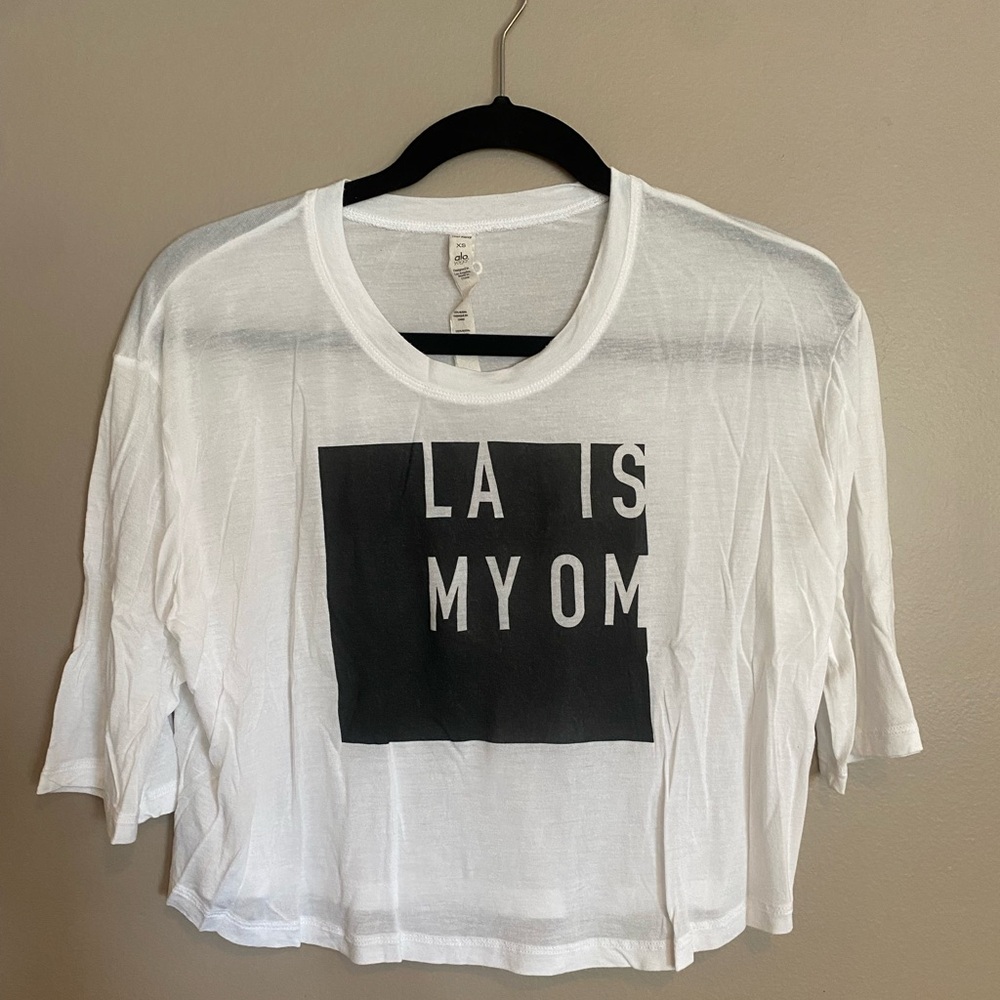 Alo Yoga Verve Short Sleeve Graphic Tee - Picture 4 of 8
